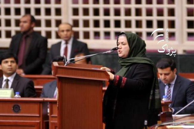 دست کم ٢٥ هزار بست در اداره هاى دولتى خالى می‌باشند